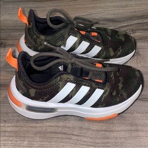 Toddler Boy’s Adidas Camo Sneakers EUC